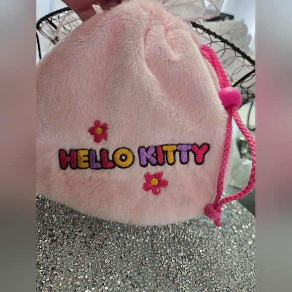 2012 Sanrio Hello Kitty PINK Faux Fur Furry Drawstring Bag Purse Satchel NEW - Picture 4 of 9